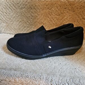 Grasshoppers black wedge